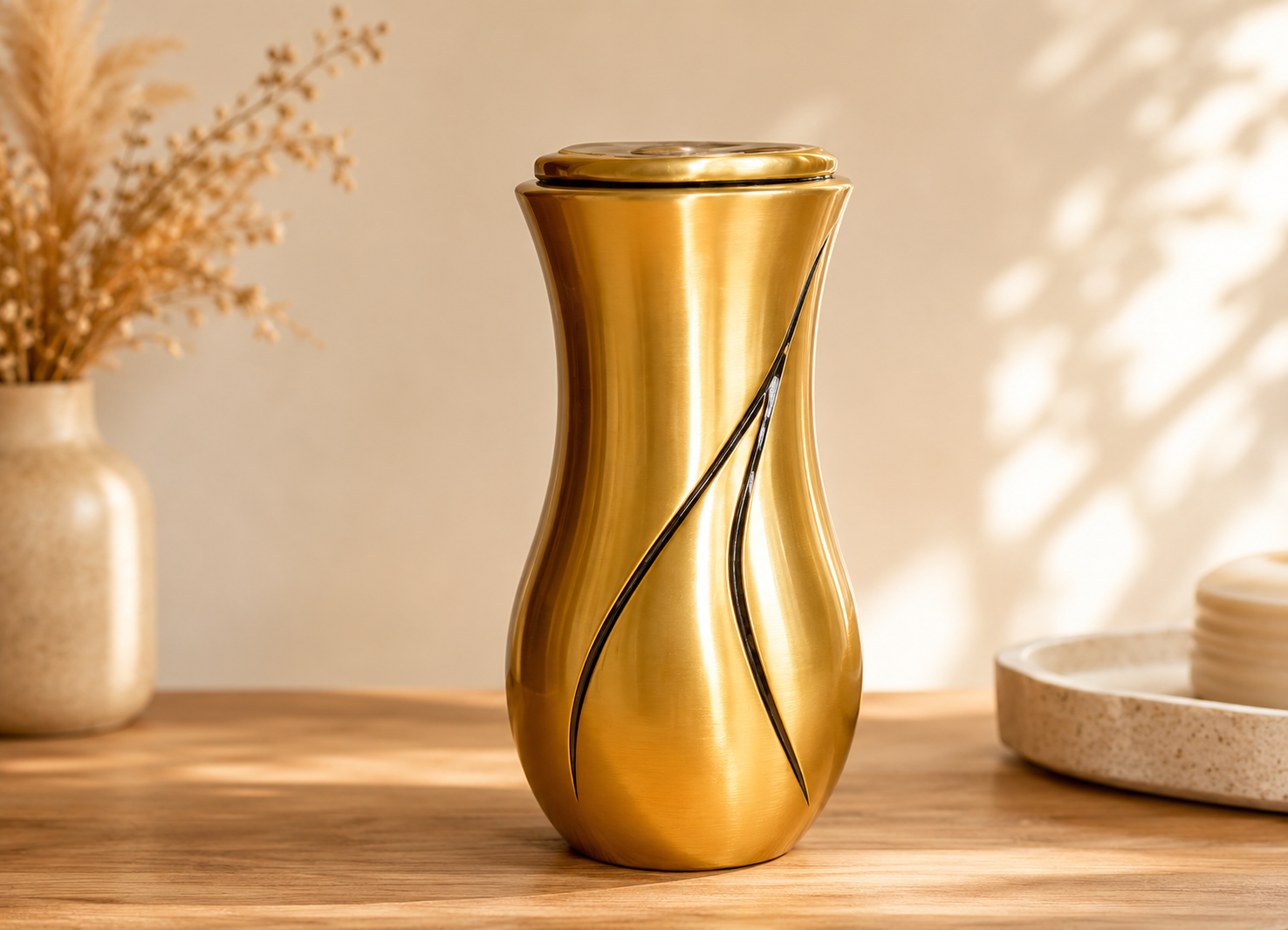 Cinerária em latão dourado